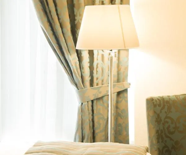 De L'ours 3* Lausanne